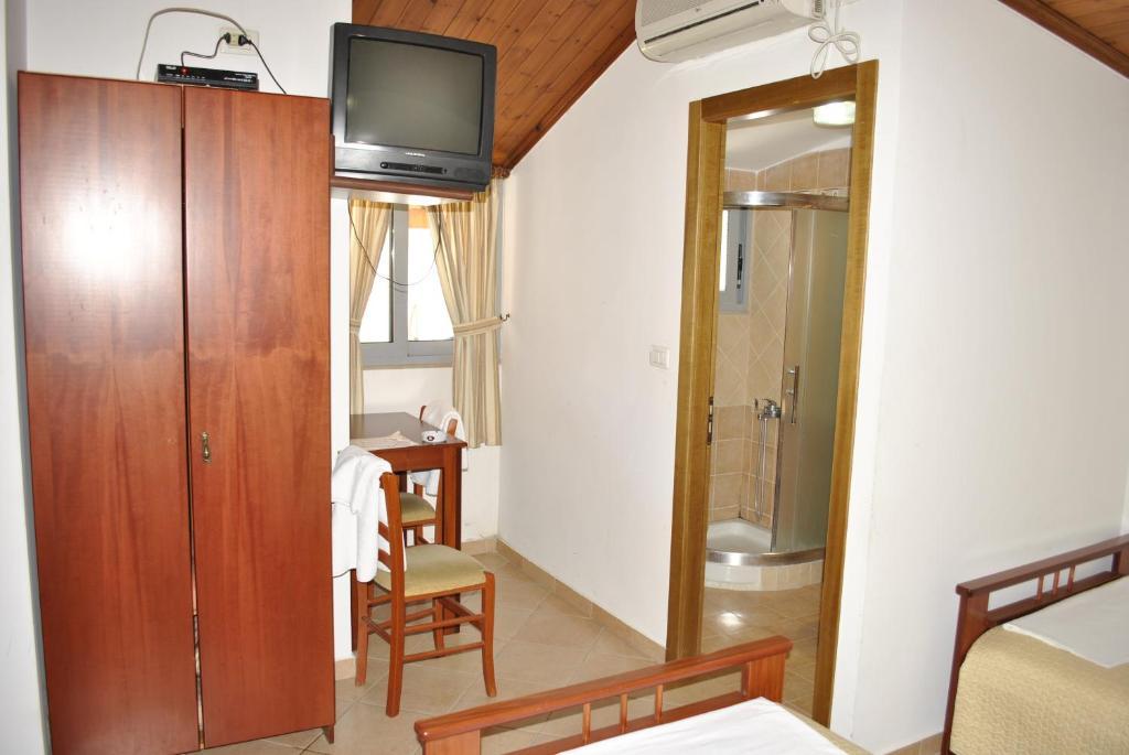 Hotel Bleta Gjirokastër الغرفة الصورة